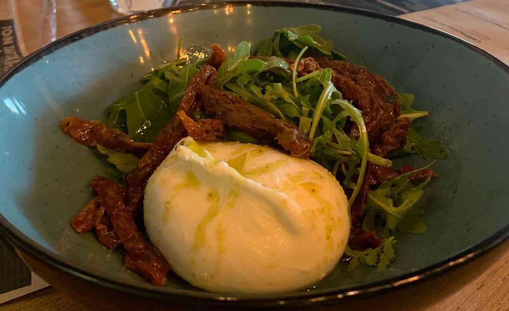 Burrata au Basilic et Raisins Grillés