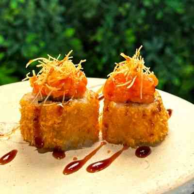 Crispy Salmon Tartare Roll