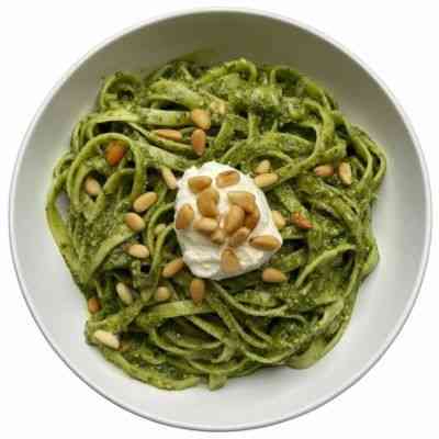 Tagliatelle Pesto, Pinoli e Stracciatella