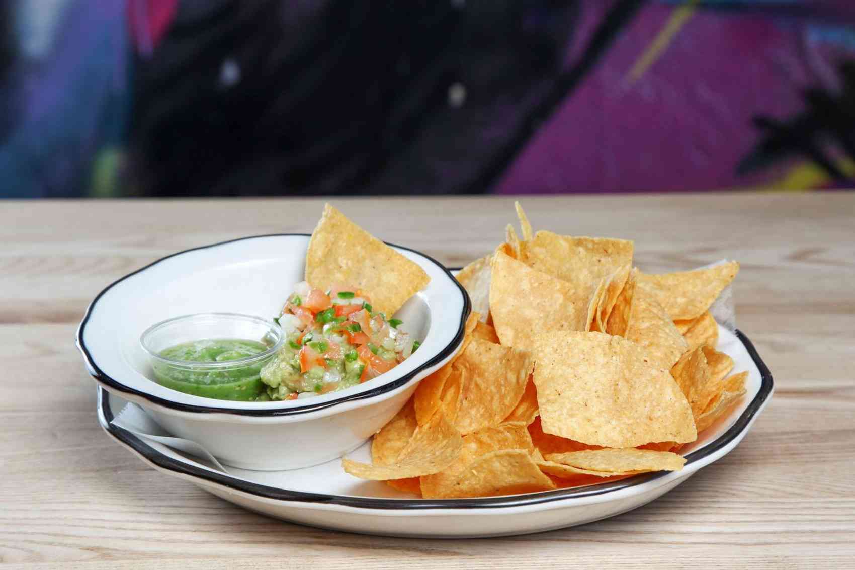 Guac & Chips