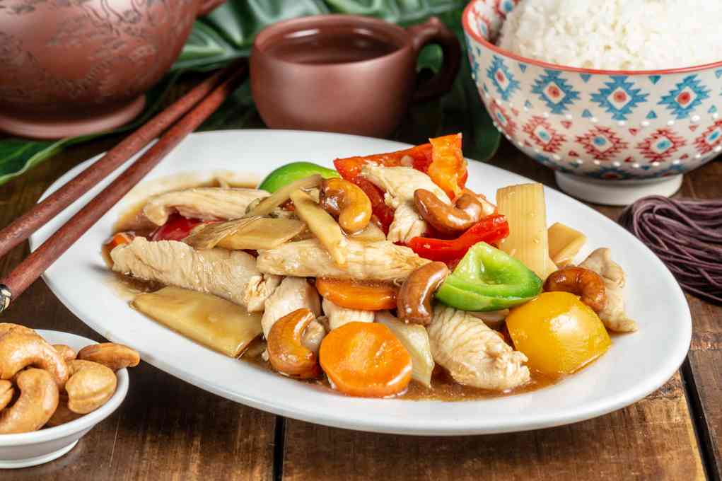 50.RIZ POULET AUX NOIX DE CAJOU