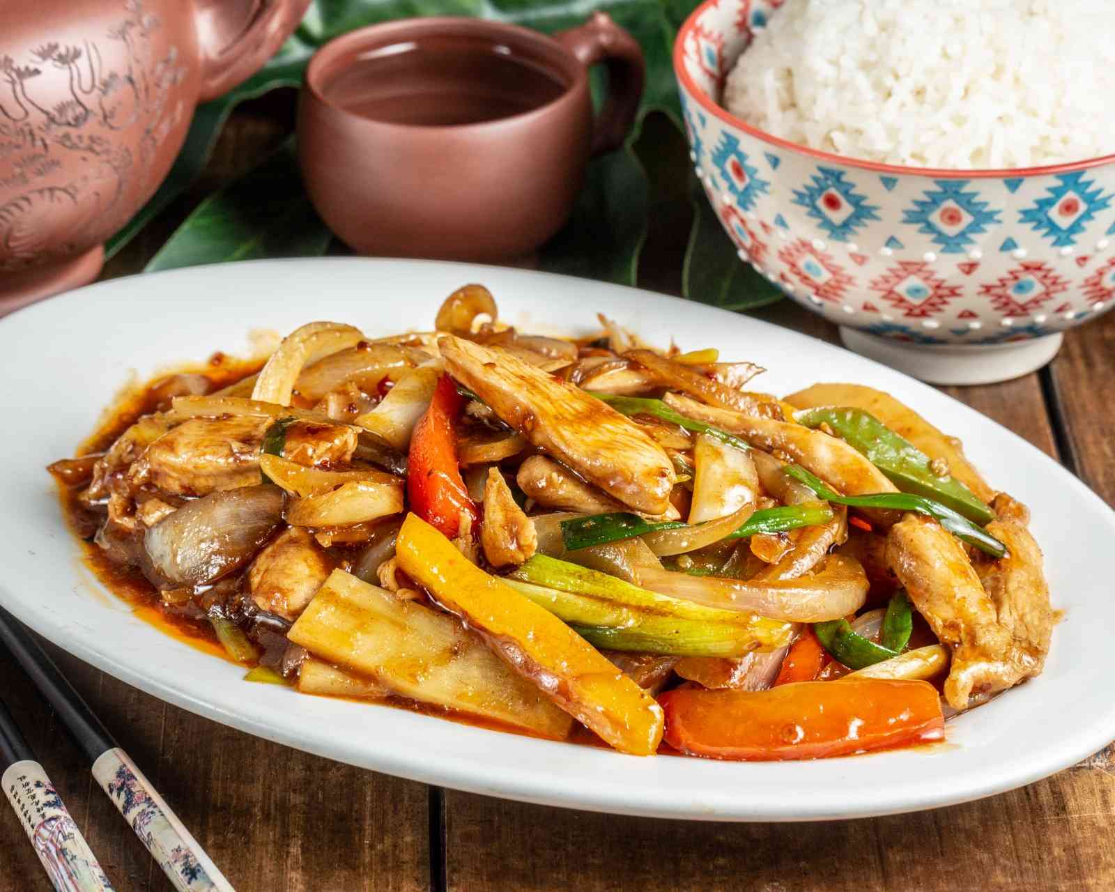 52: POULET SAUCE SATAY EPICEE AVEC RIZ CANTONAIS