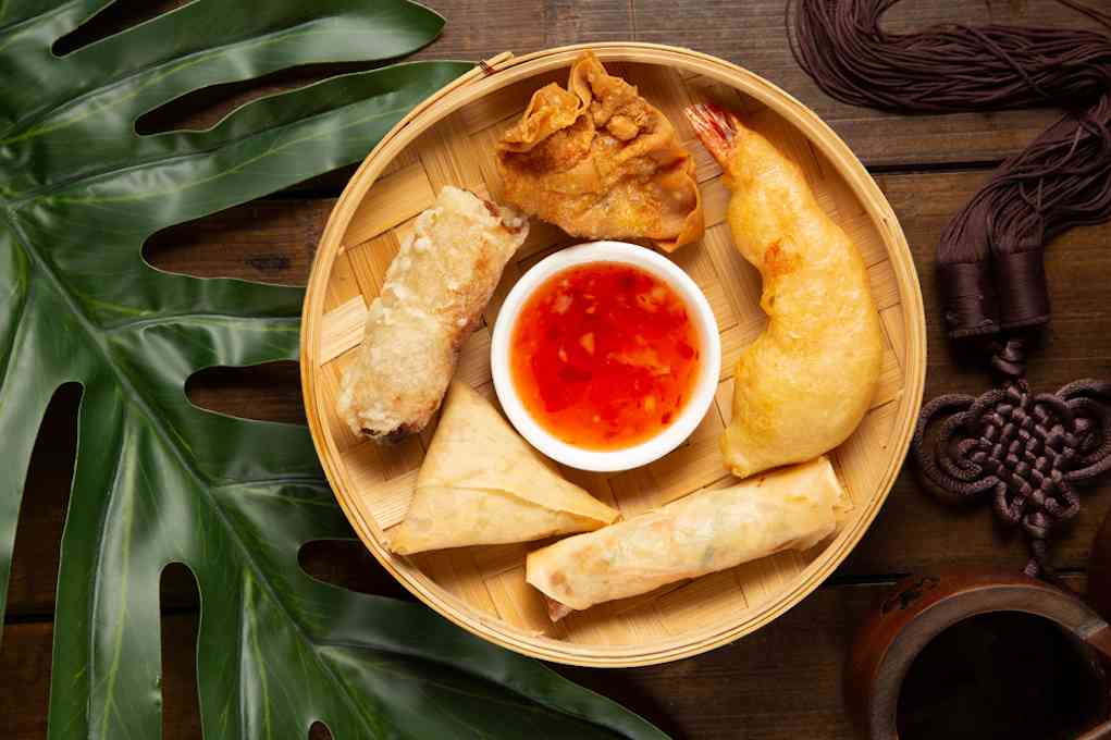 817.ASSORTIMENT D'ENTREES FRITES