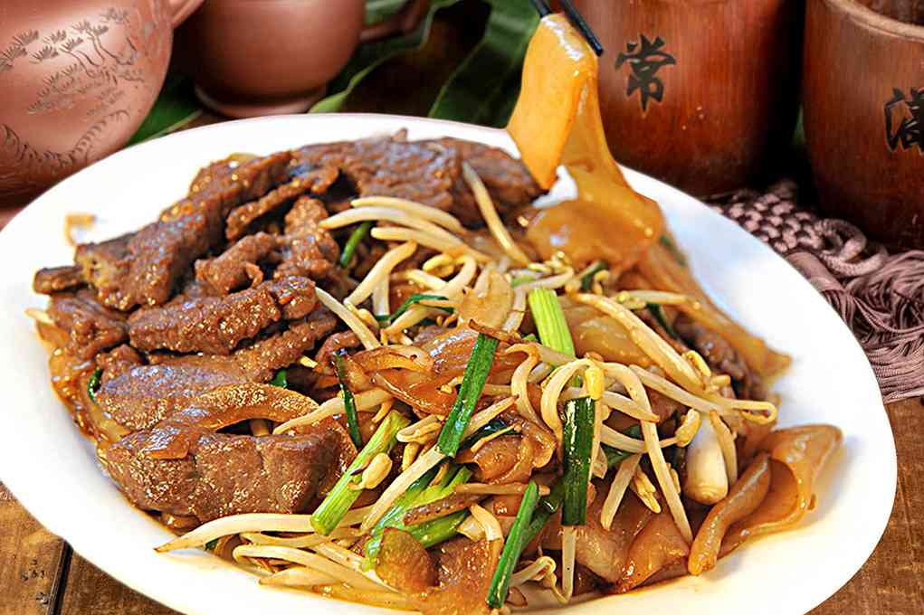 991. PÂTES DE RIZ SAUTEES AU BOEUF