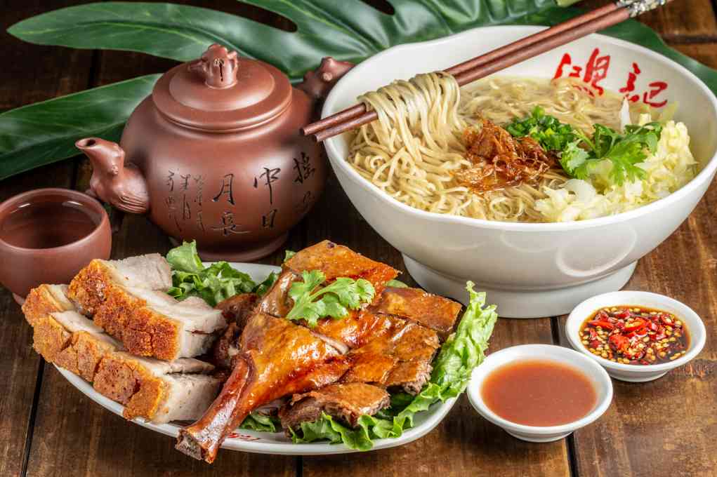 9118. SOUPE DE NOUILLES AUX 2 ASSORTIMENTS DE GRILLADES