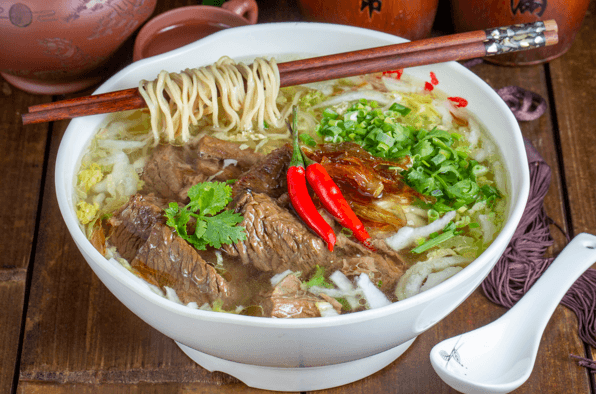 9111. POTAGE DE NOUILLES AU BOUILLI DE BOEUF