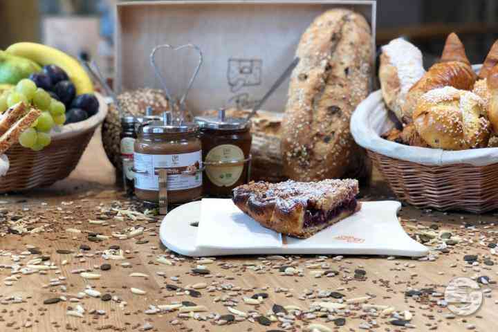 Crumble aux Fruits Rouges Cuit au Feu de Bois